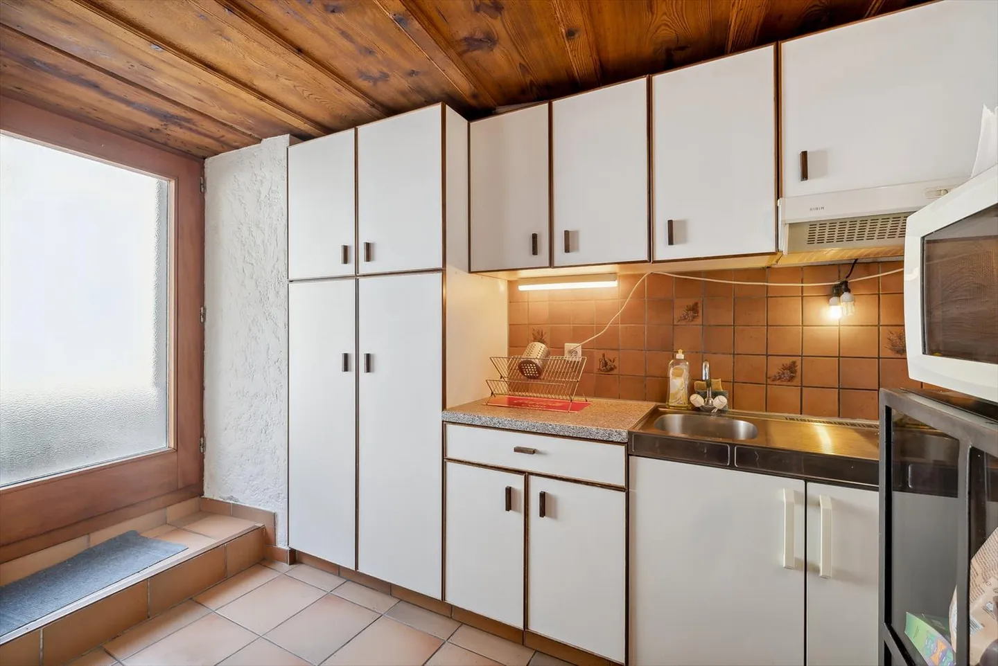 Casa a schiera con appartamento separato - Foto 9 di 11