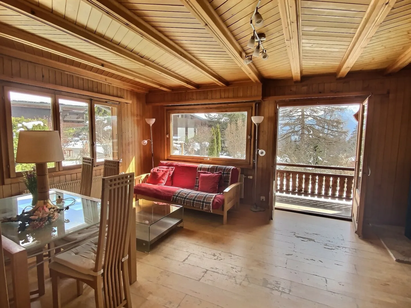 Geräumiges Chalet auf schönem flachem grünem Grundstück - Foto 12 von 13