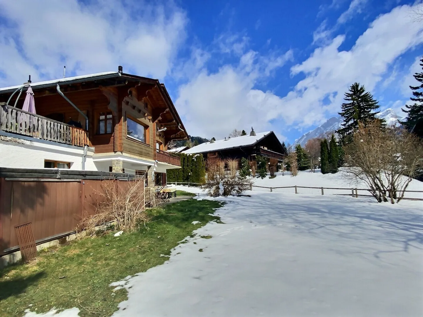 Geräumiges Chalet auf schönem flachem grünem Grundstück - Foto 13 von 13