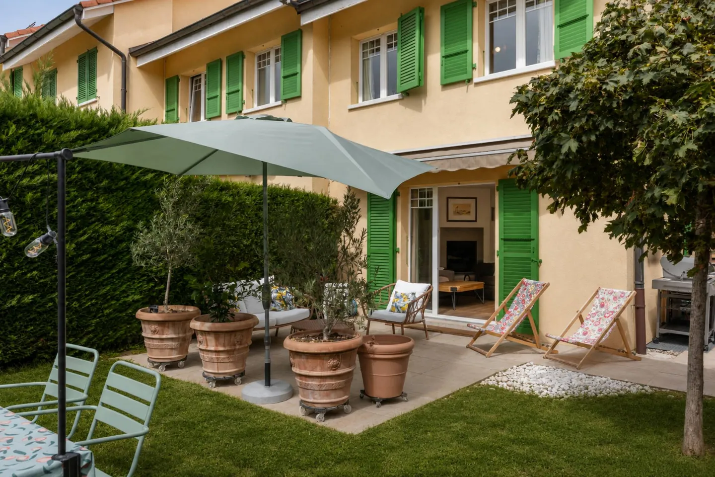 Charmante Villa mit Garten - Foto 1 von 13