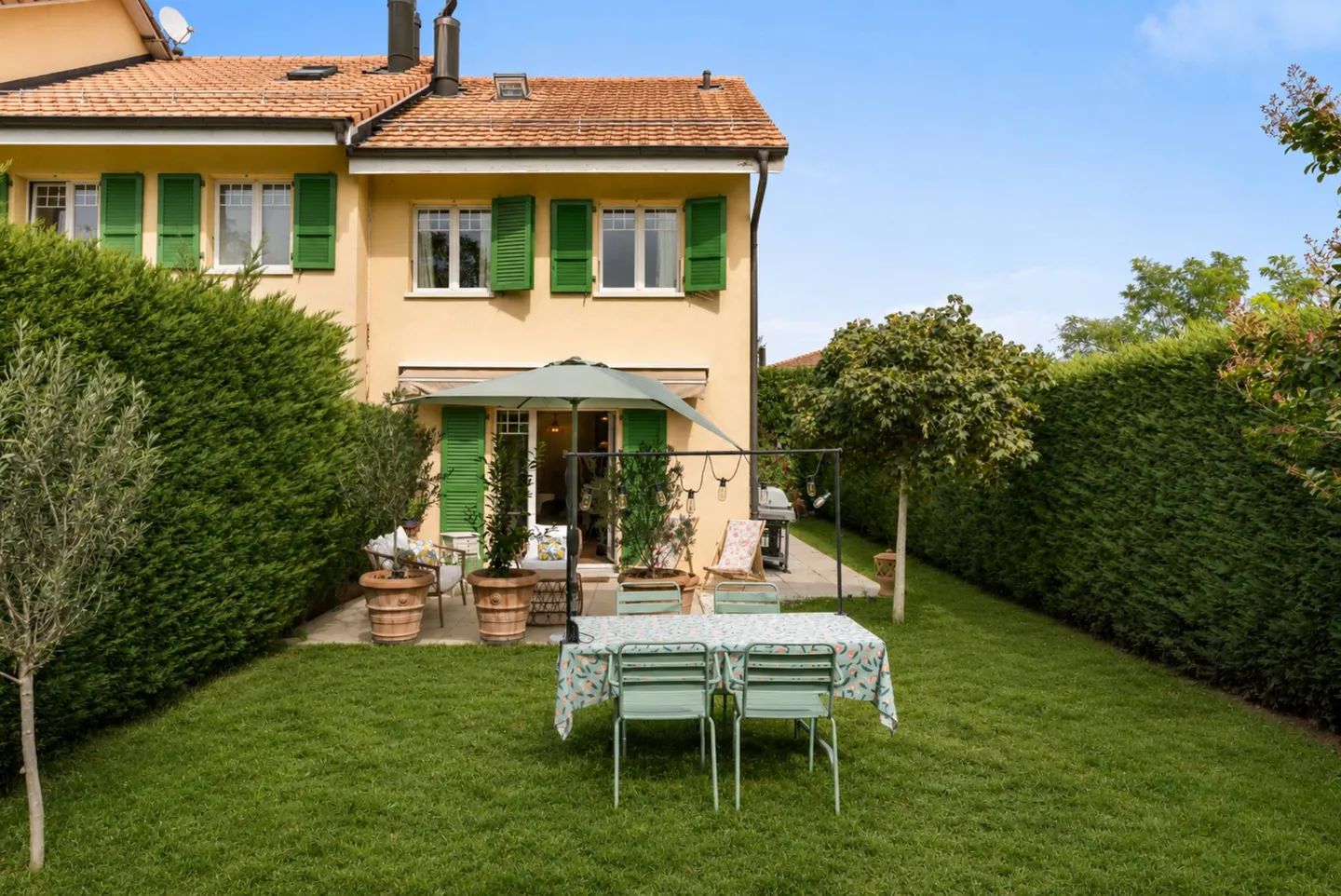 Charmante Villa mit Garten - Foto 3 von 13