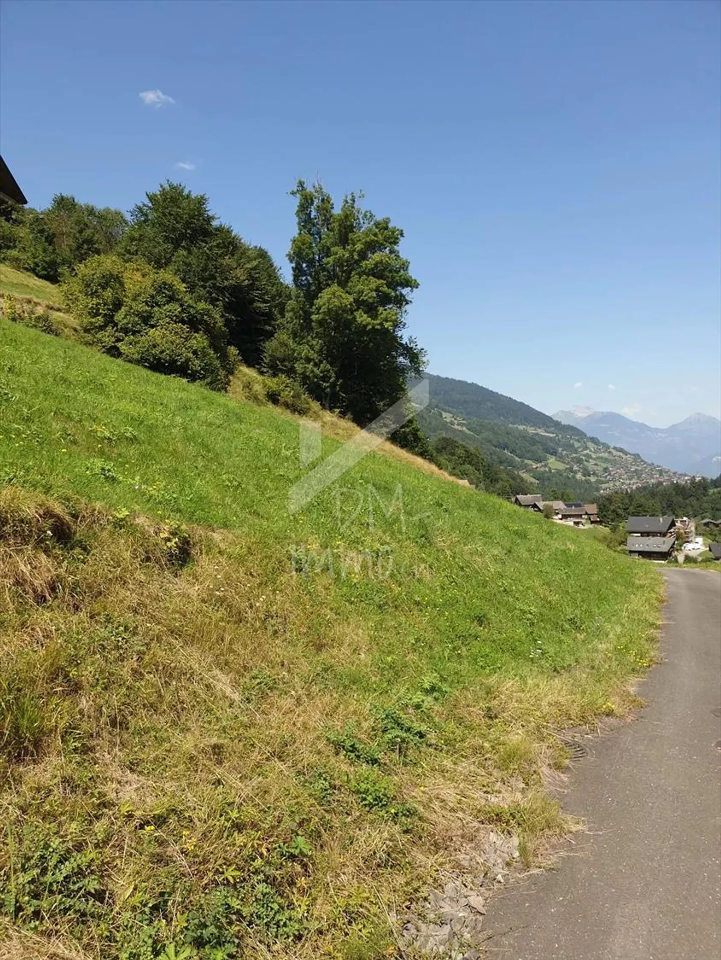 Baugrundstück - Foto 1 von 4