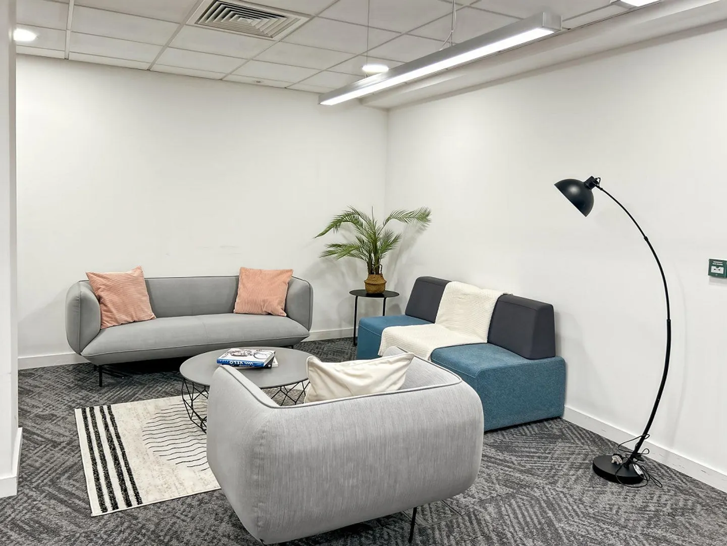 Private office space for 20 in Regus Spoom Kriens - Photo 4 of 8
