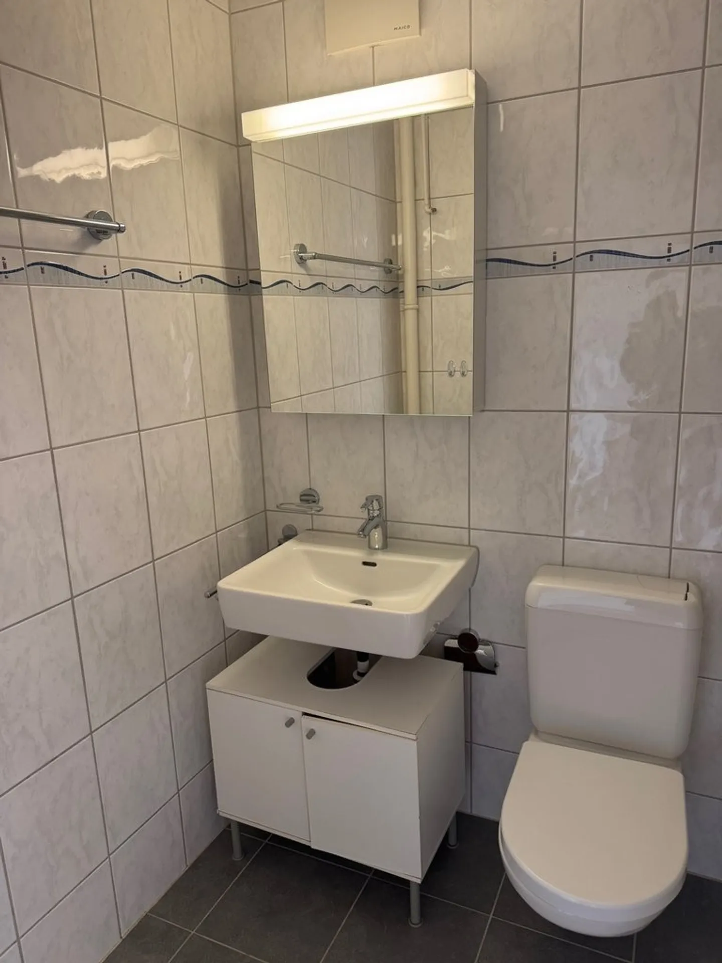 Bright and spacious 2-room apartment in the green for rent - Photo 7 of 9