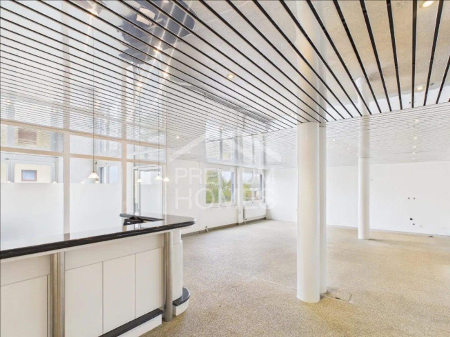 VOTRE ESPACE DE TRAVAIL DANS UN EMPLACEMENT DE CHOIX - Photo 1 sur 4