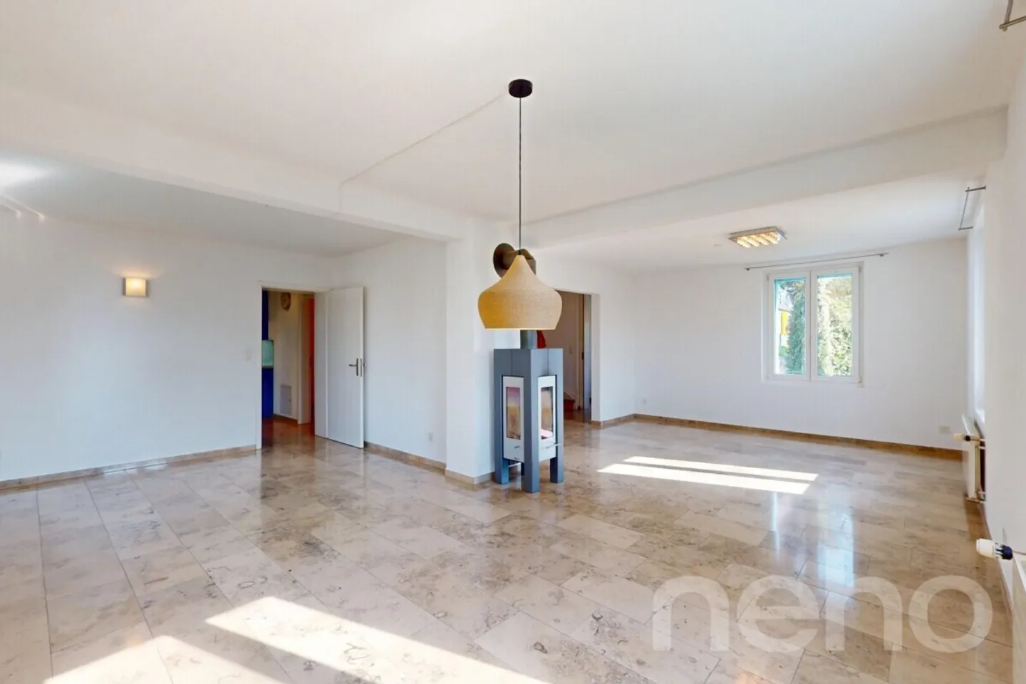 Casa indipendente in una posizione tranquilla con molto spazio - Foto 2 di 13