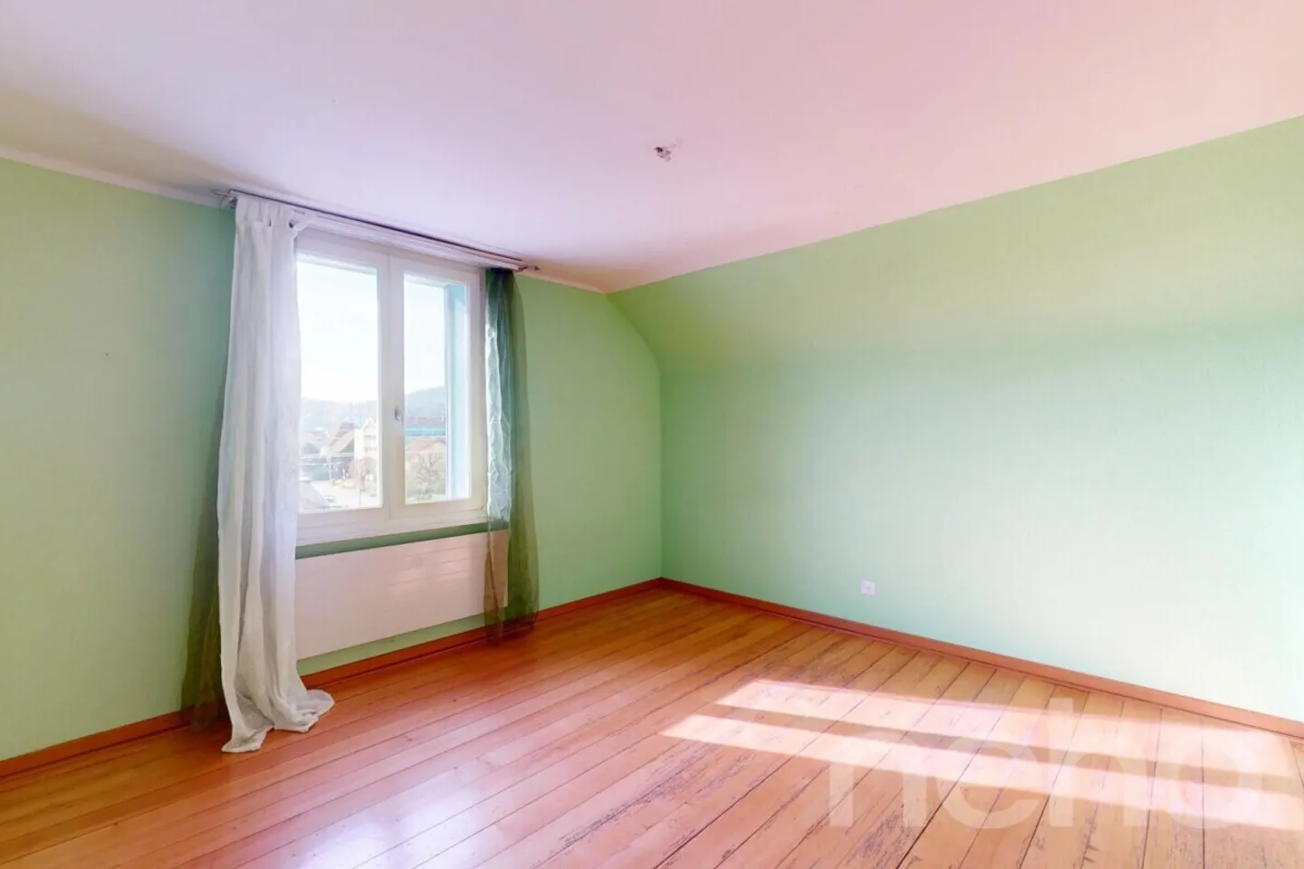 Casa indipendente in una posizione tranquilla con molto spazio - Foto 9 di 13