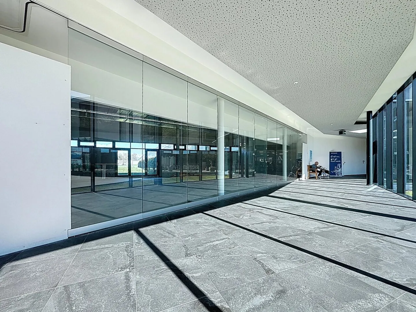 Saxon ? Beautiful commercial space of 459 m² on 2 levels at Les Sources Center - Photo 5 of 5