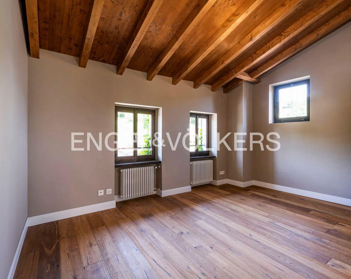 Beautiful House in the Historic District - Photo 5 of 13