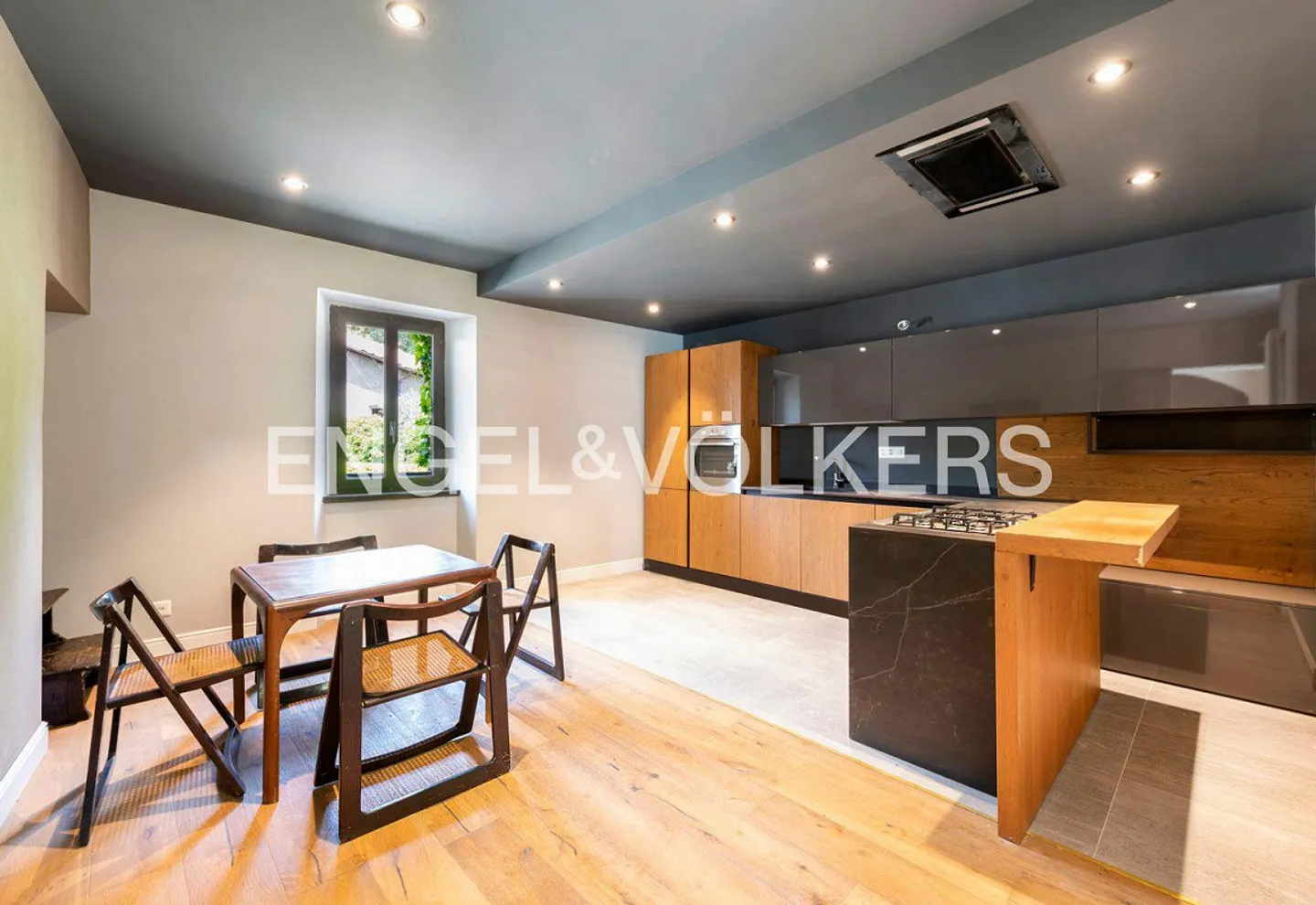 Beautiful House in the Historic District - Photo 6 of 13