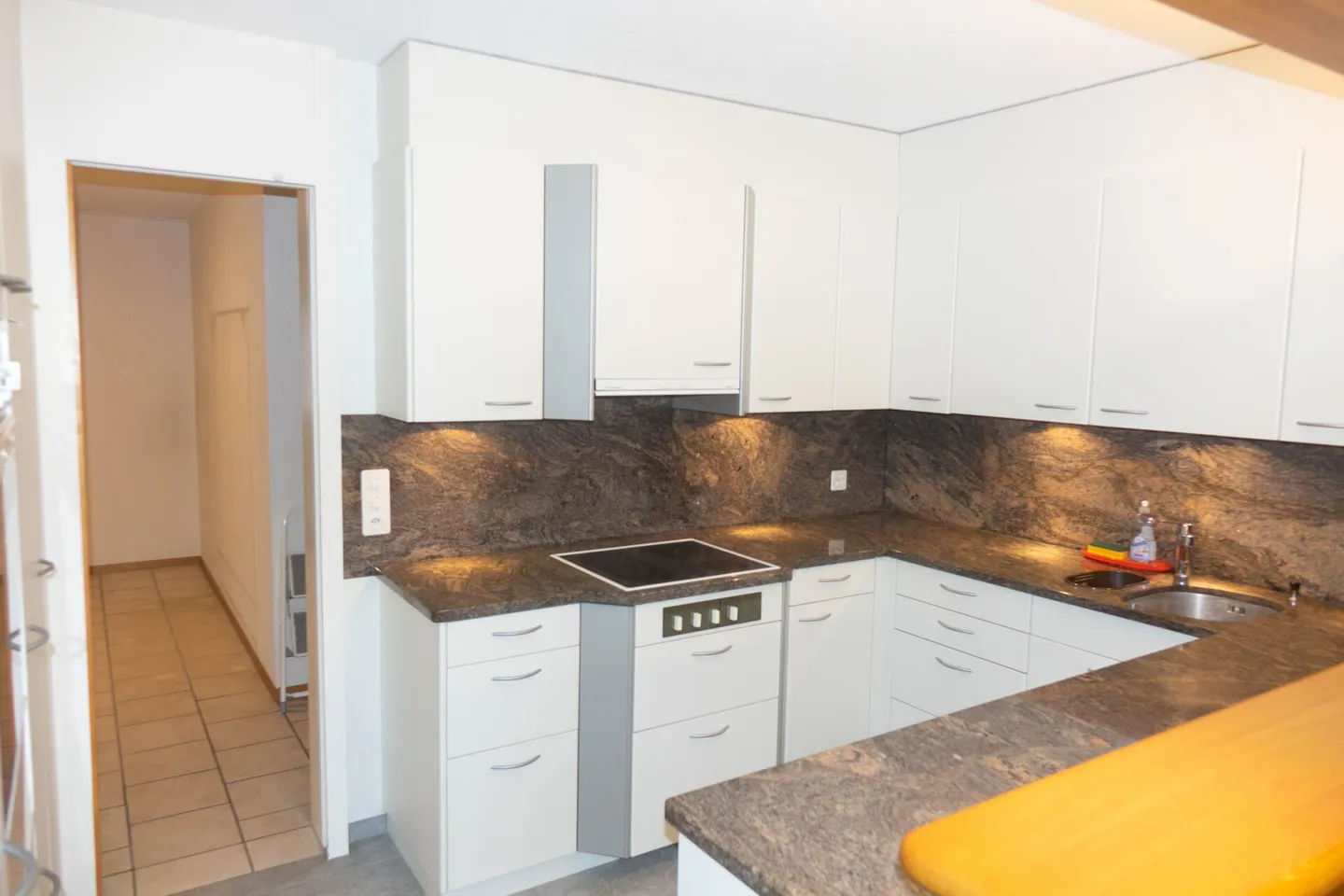 Ampio appartamento di 5,5 stanze con terrazza generosa e lavanderia privata - Foto 1 di 9