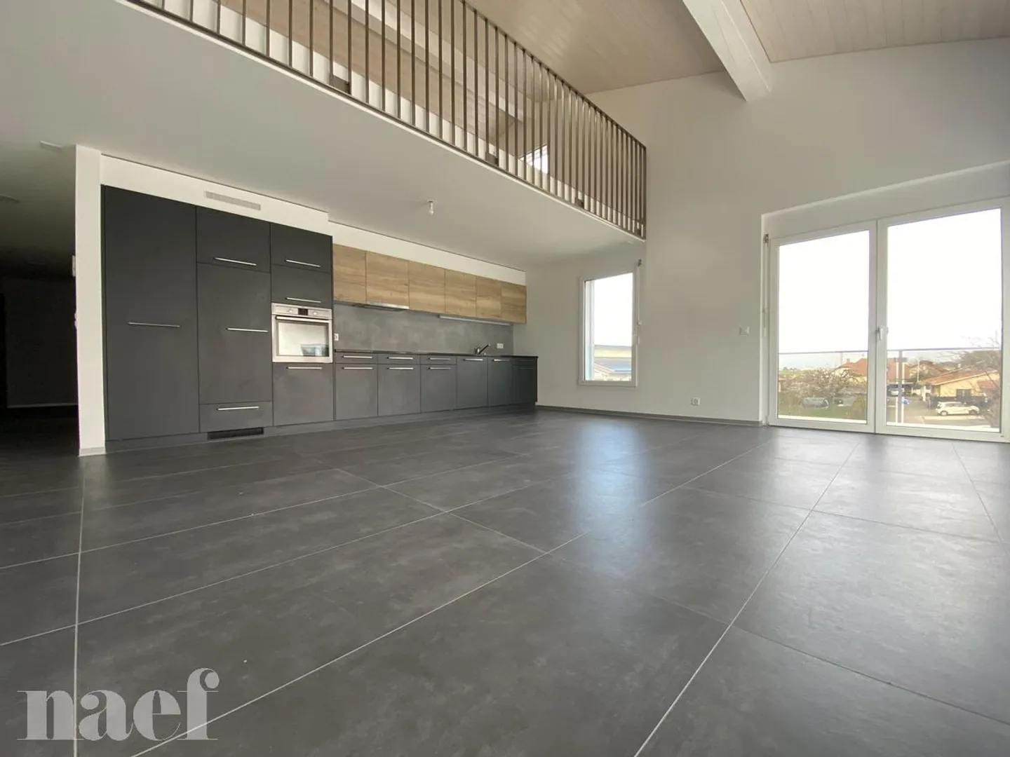 3.5 Room Apartment - Photo 2 of 10