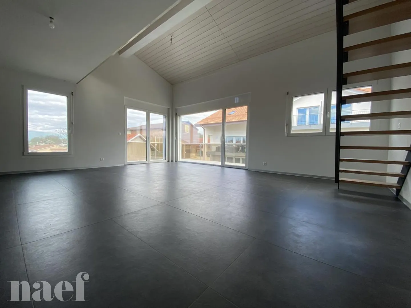 3.5 Room Apartment - Photo 3 of 10