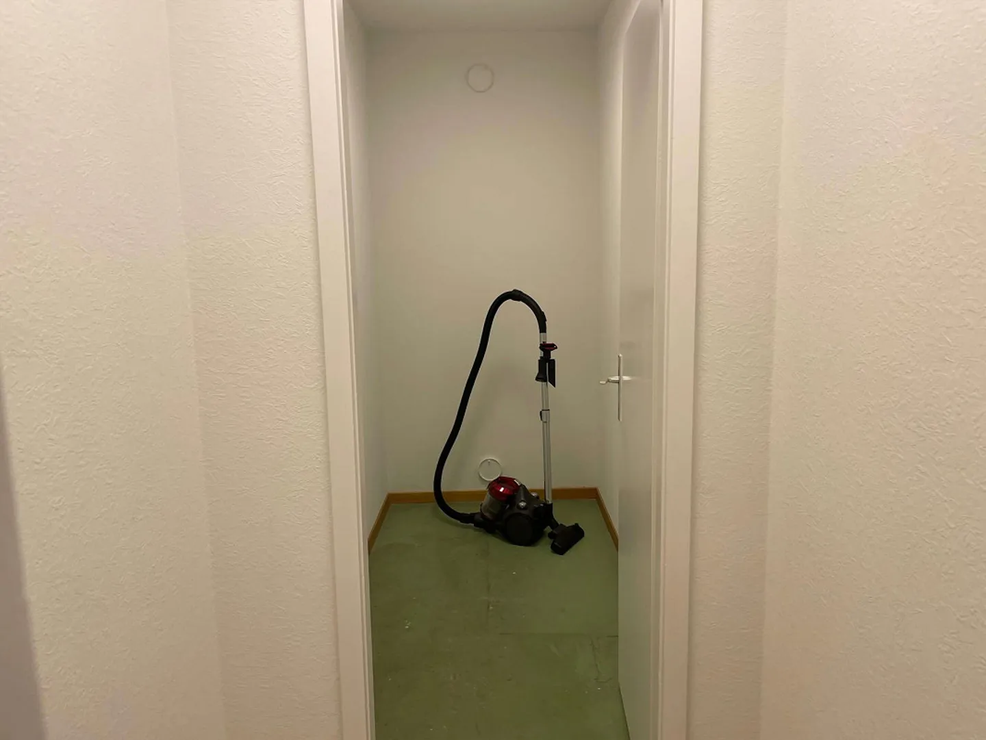 Furnished Room in Modern Apartment - Photo 21 of 25