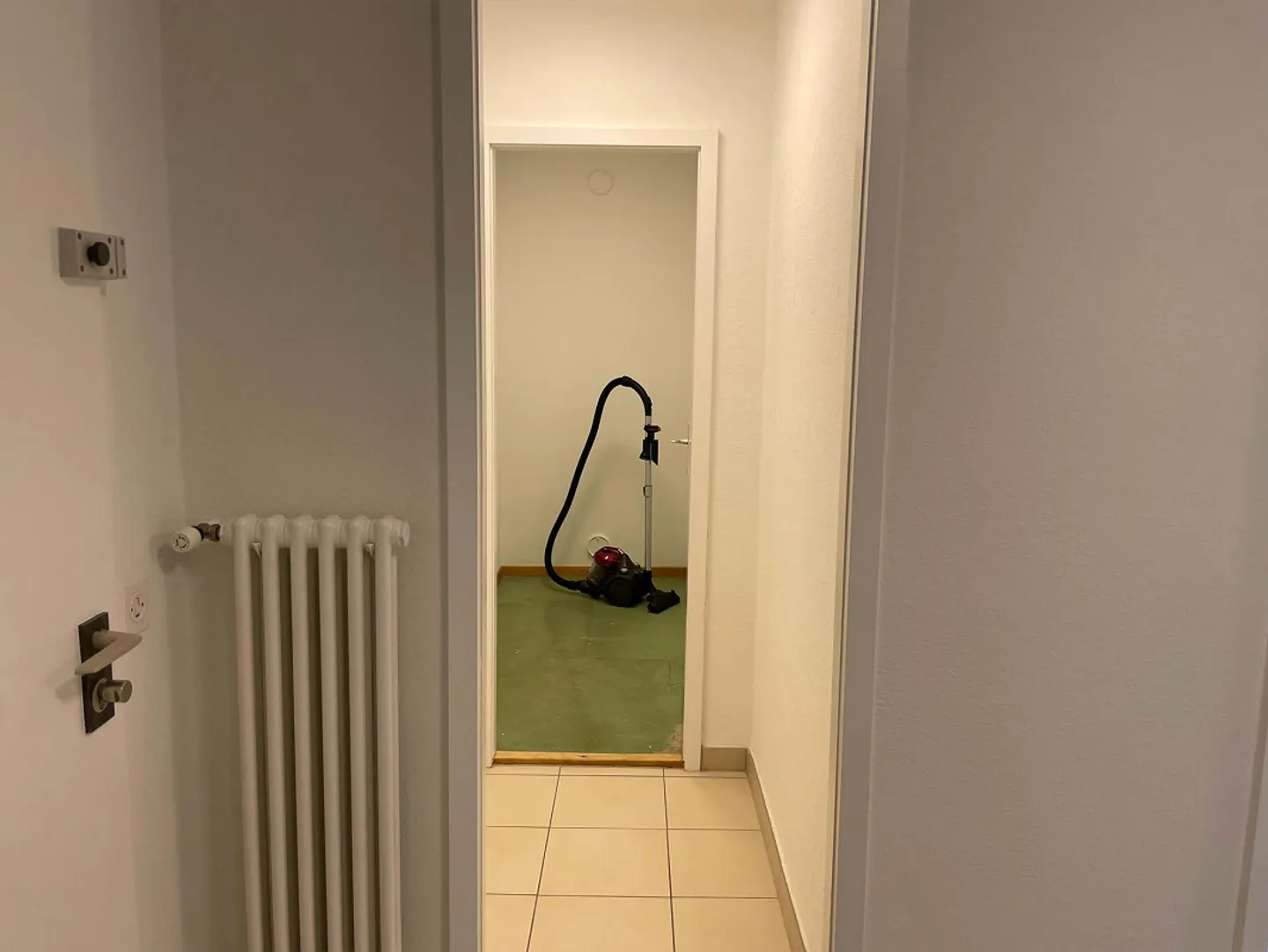 Furnished Room in Modern Apartment - Photo 22 of 25