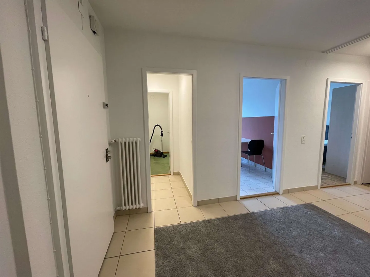 Furnished Room in Modern Apartment - Photo 23 of 25