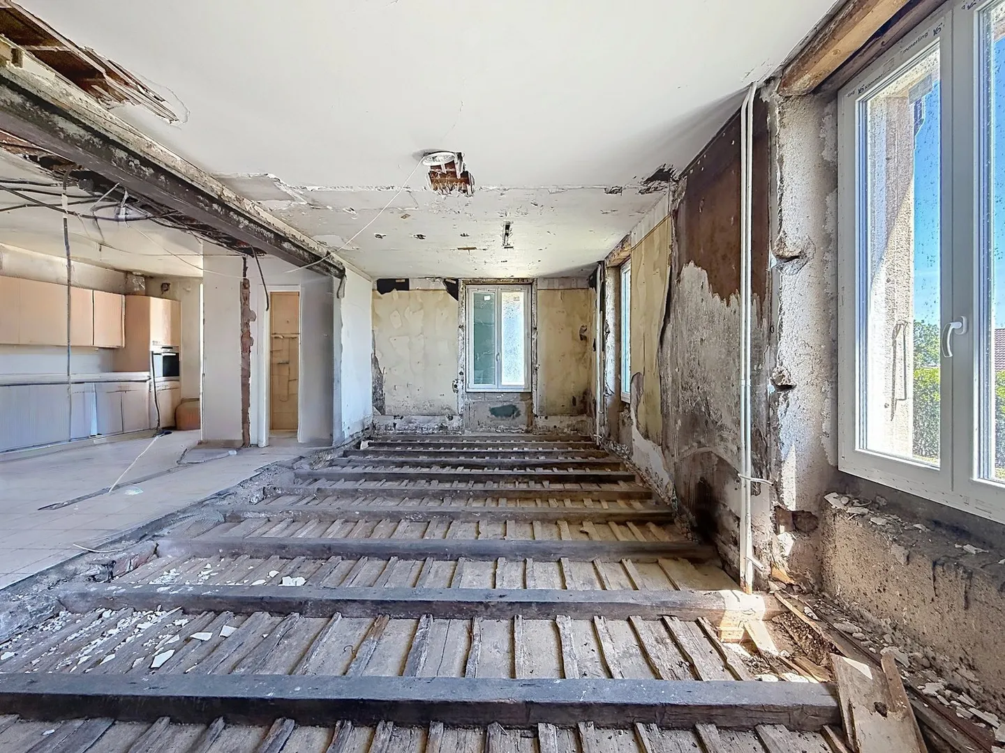 Villa with enormous potential in Cressier to renovate - Photo 3 of 13