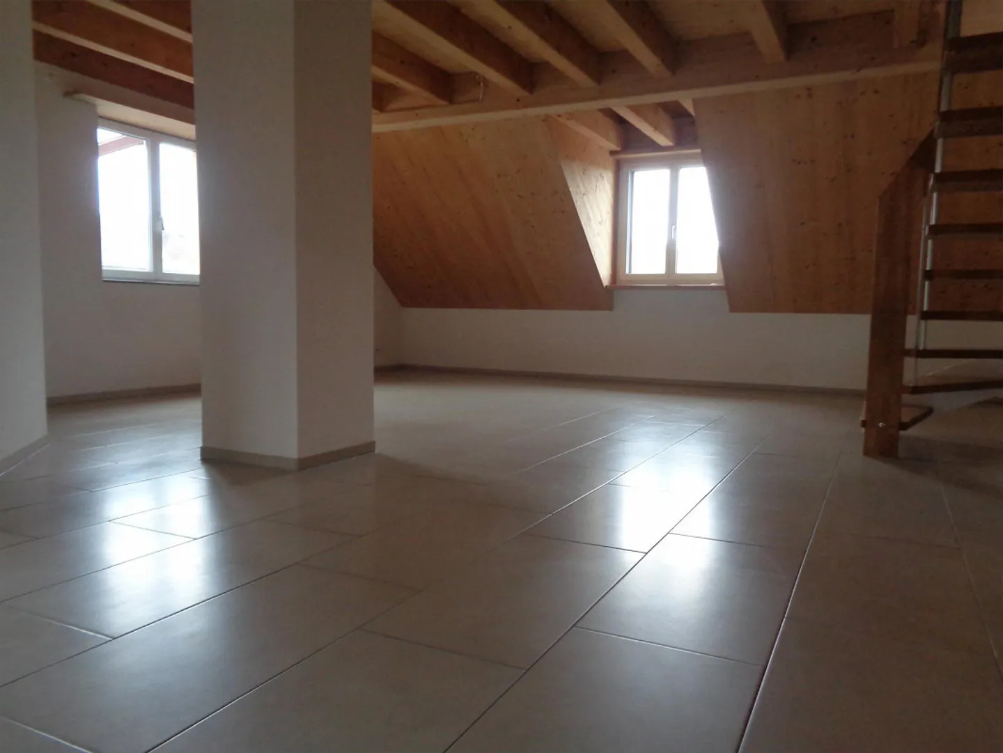 RoofTop Apartment , ideally located 5 mintues walk bus station 365view - Photo 6 of 30