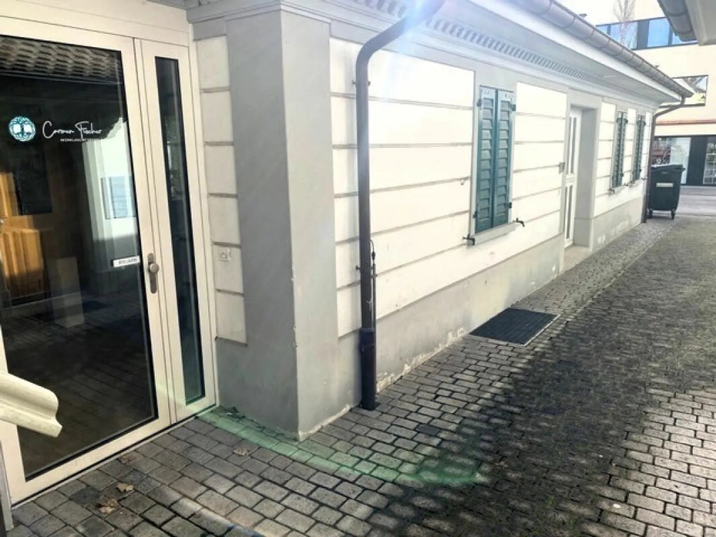 Attractive commercial space in the center of Meilen - Photo 3 of 8