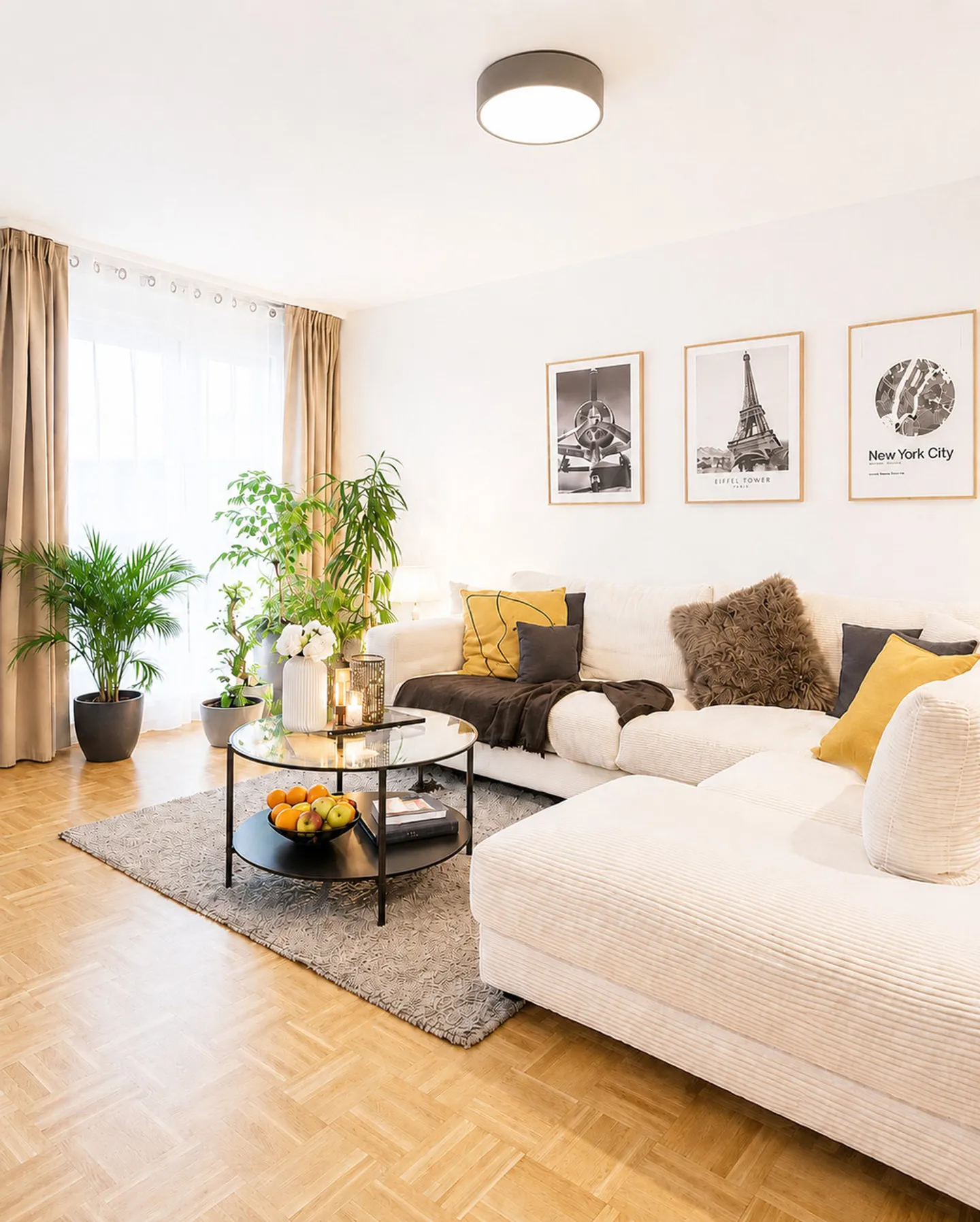 Charming Apartment with Balcony - Photo 4 of 10