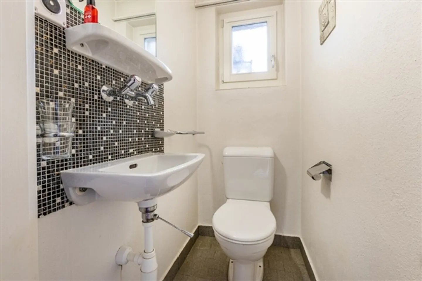 Casa unifamiliare idilliaca con giardino e fascino in un quartiere adatto alle famiglie - Foto 7 di 20