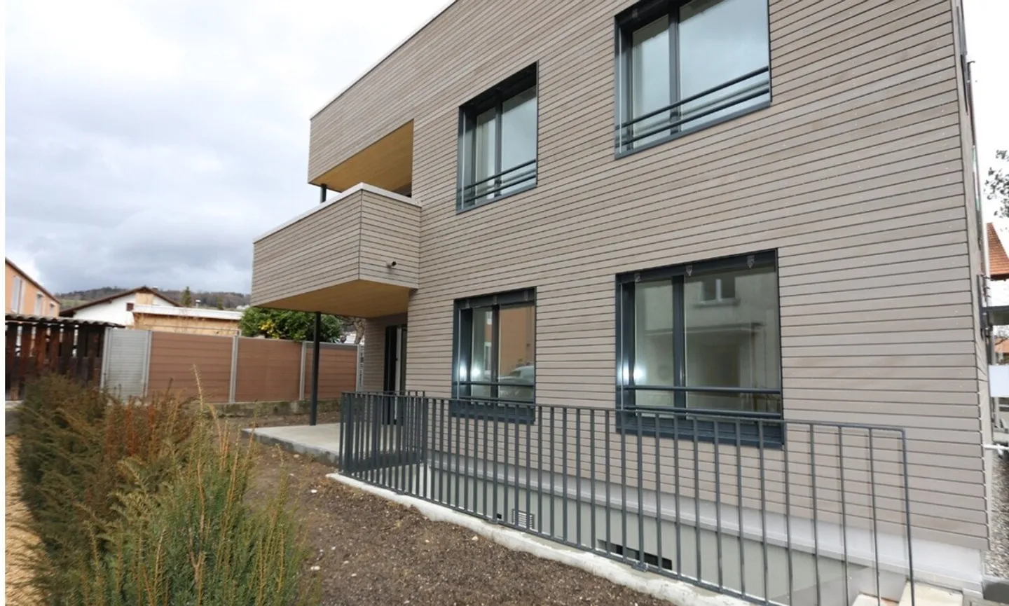 Modern Apartment Near Train Station - Photo 1 of 8