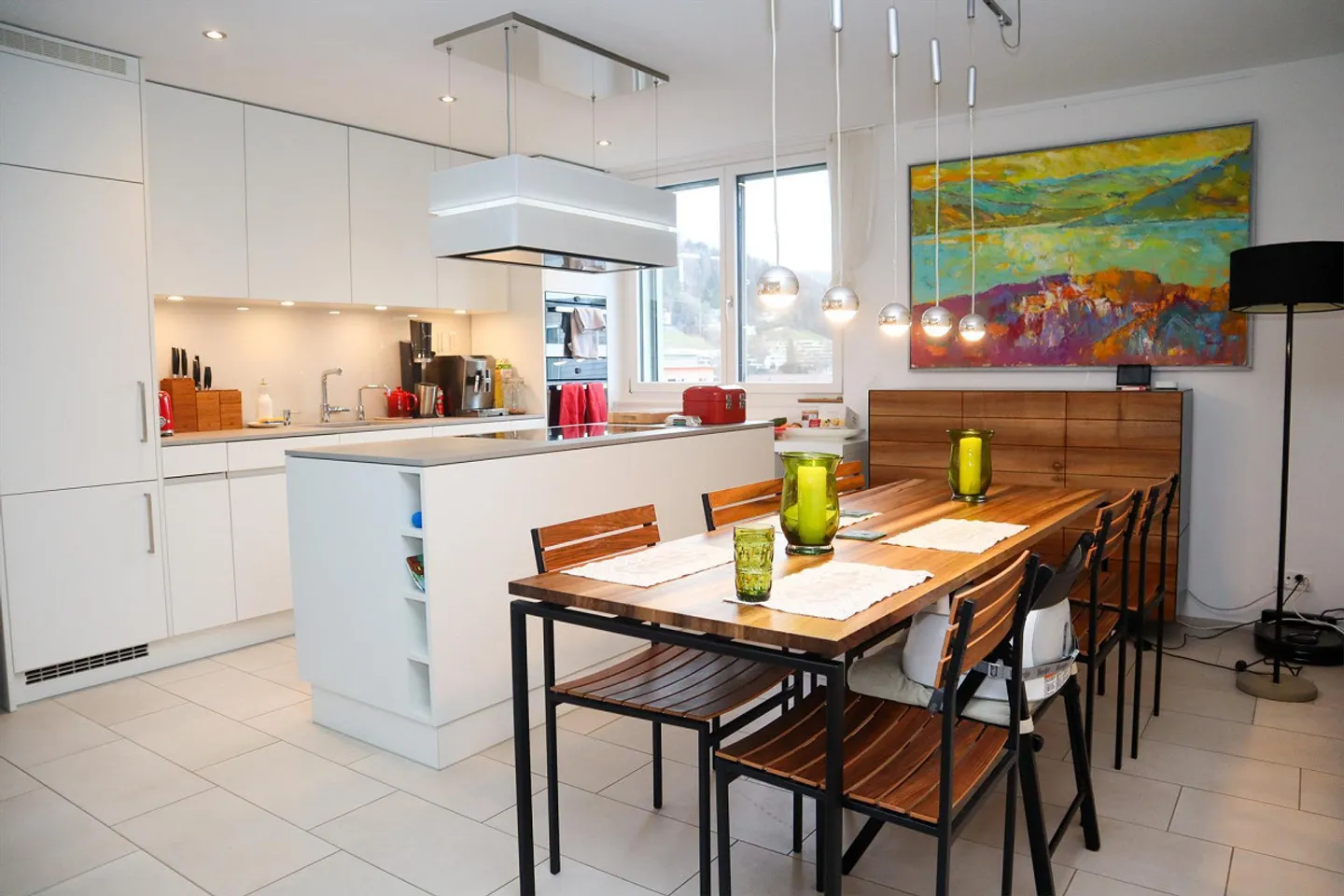 Bright and modern 4½-room apartment in a central location - Photo 1 of 11