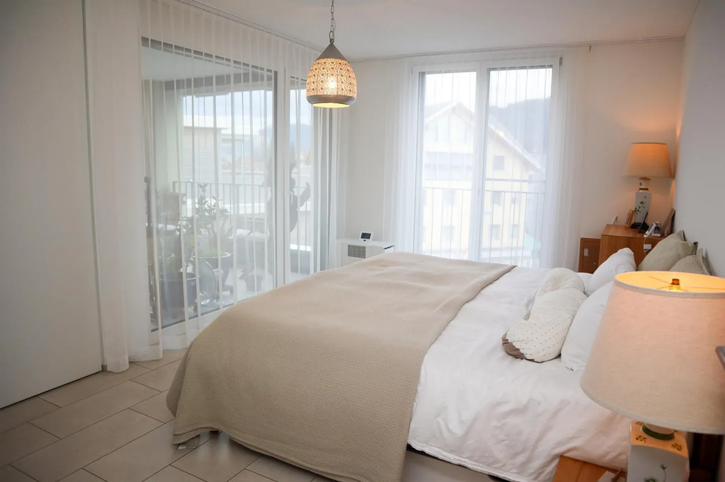 Bright and modern 4½-room apartment in a central location - Photo 3 of 11