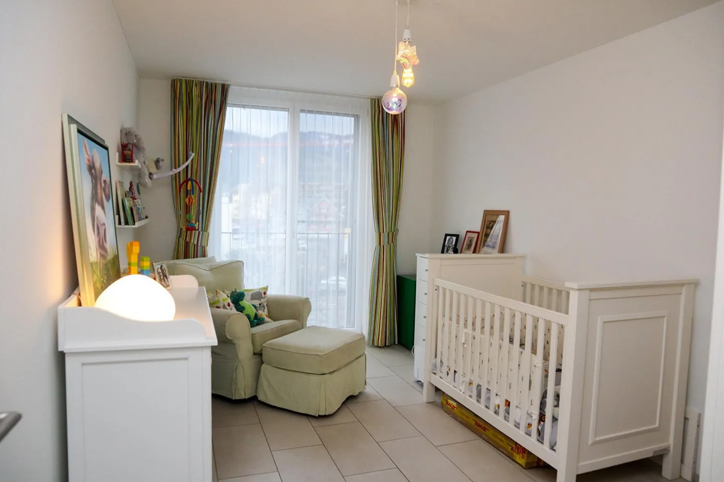 Bright and modern 4½-room apartment in a central location - Photo 4 of 11
