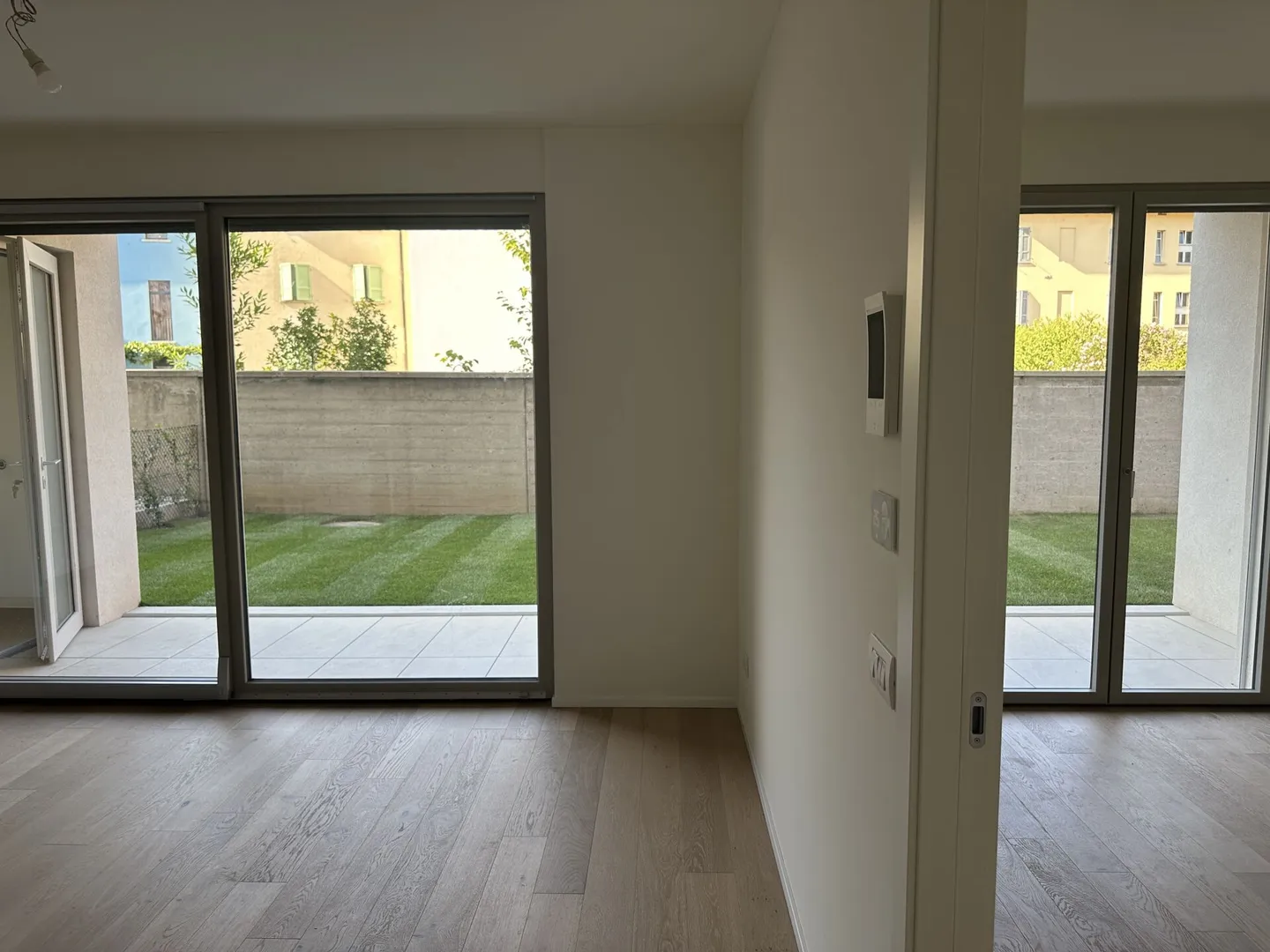 Appartement élégant d'une chambre avec jardin privé et terrasse couverte dans un nouveau complexe résidentiel à Chiasso - Photo 6 sur 11