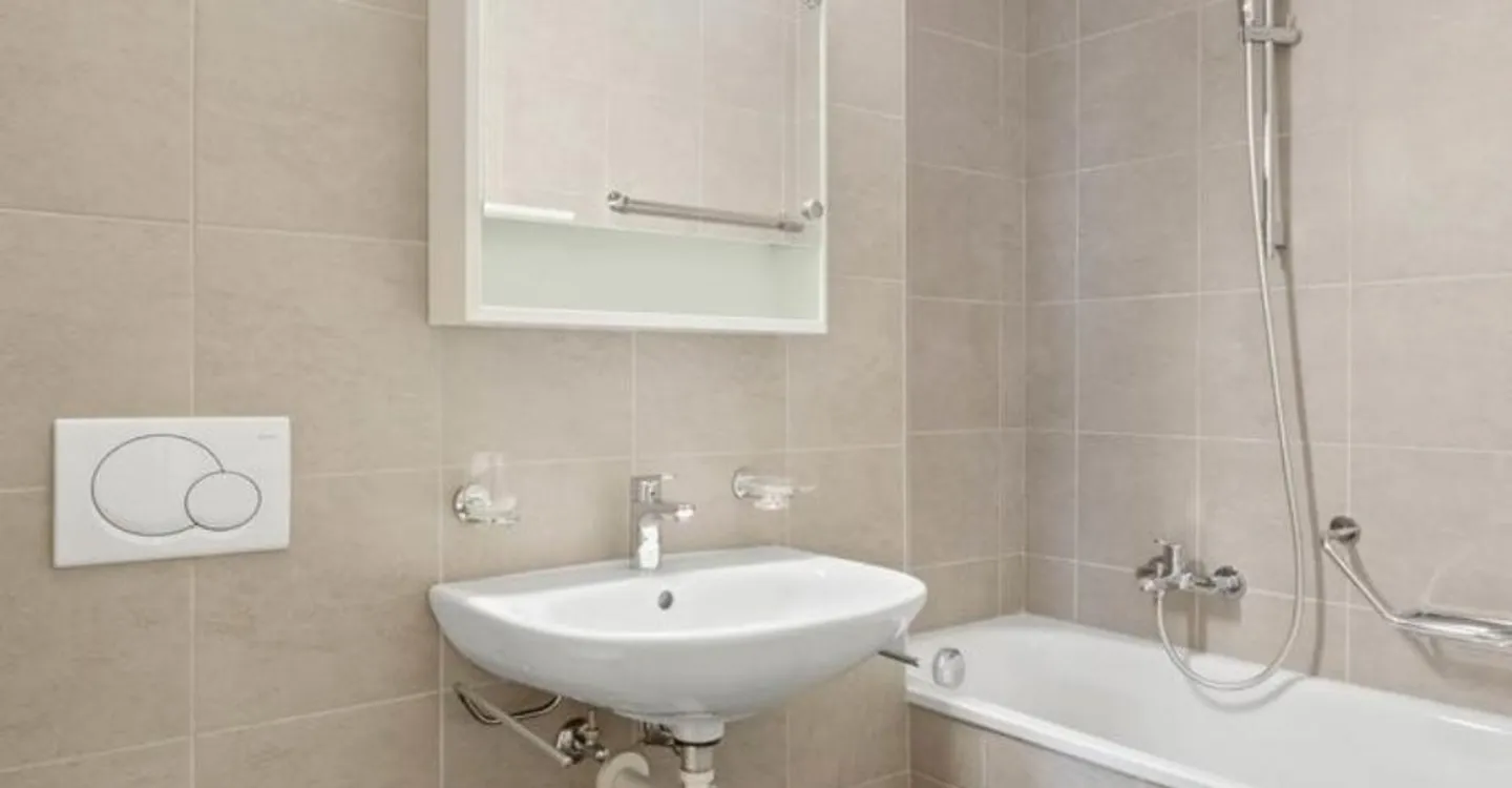 Live close to amenities - Photo 3 of 5