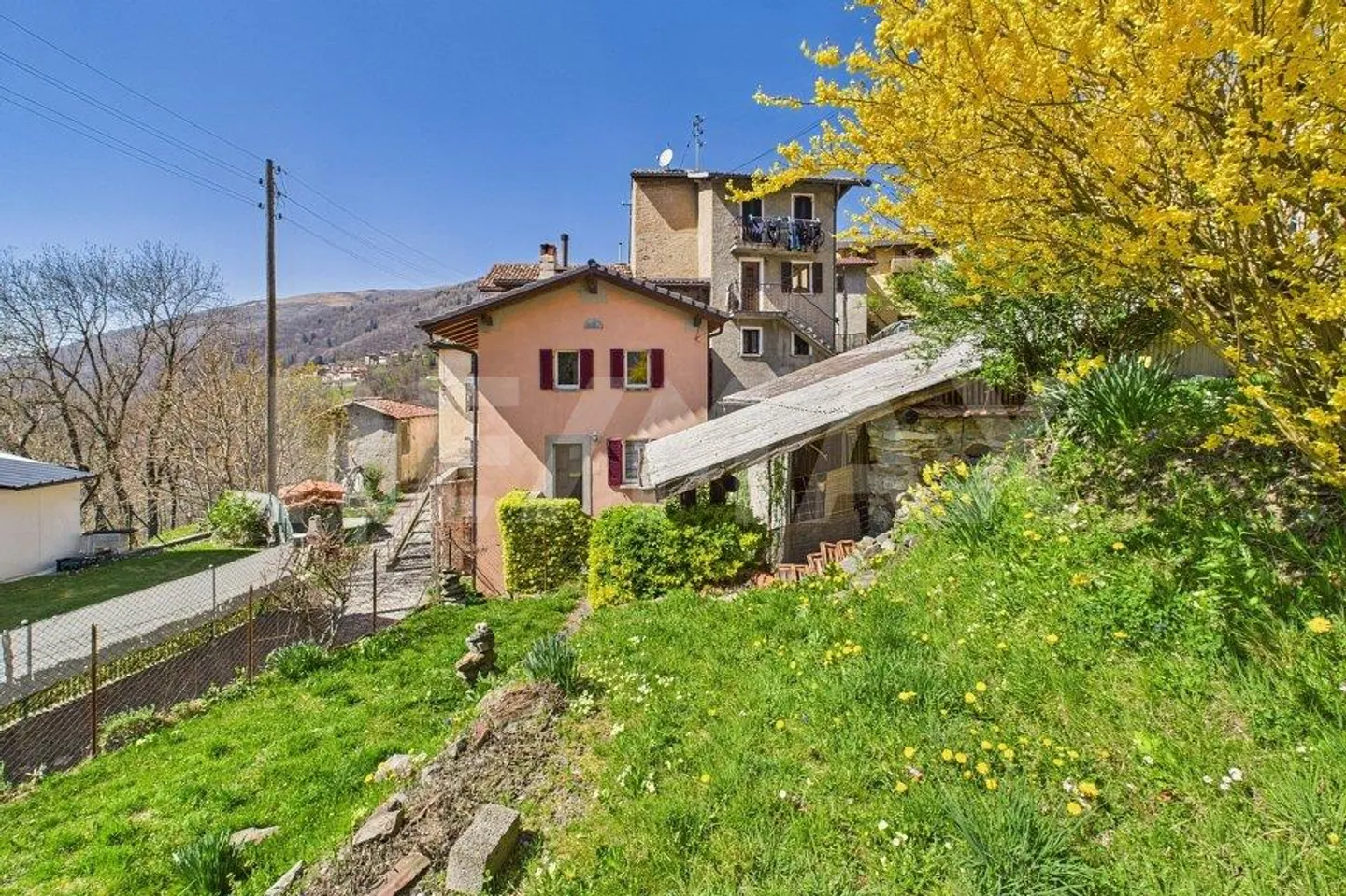 La Rosea - a refuge in the mountains near Lugano - Photo 1 of 13