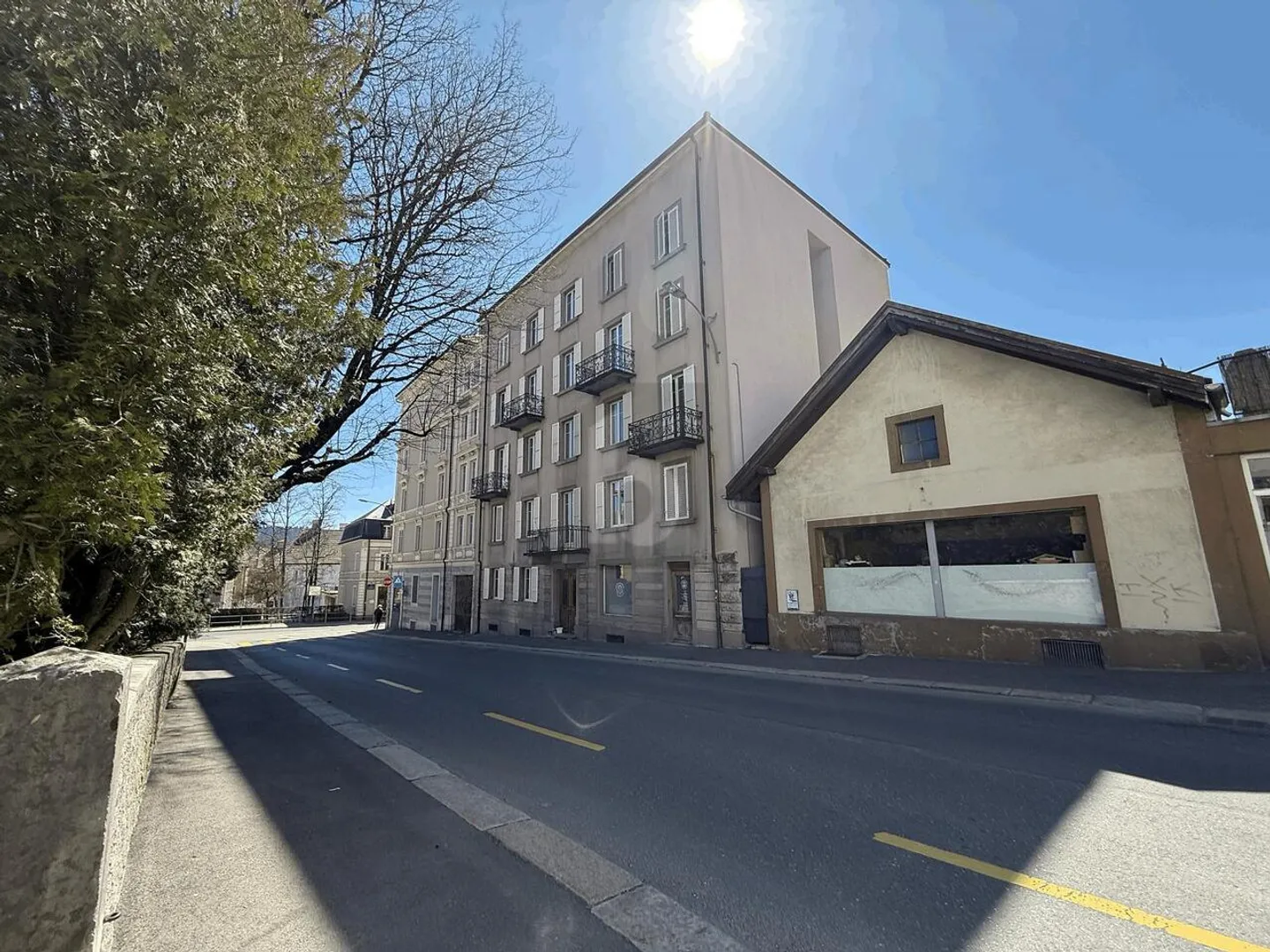 INSTALLIERT CAD RENOVIERTE FASSADE - Foto 1 von 6