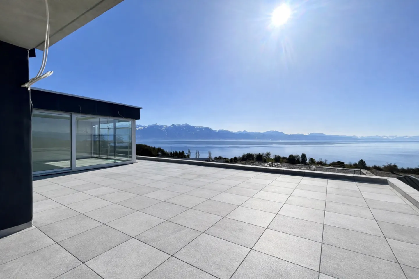 Villa Éblouissante avec Vue sur le Lac - Photo 1 sur 10