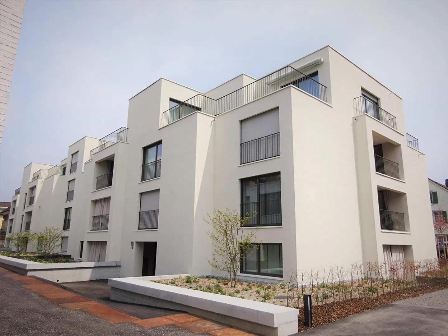 Moderno appartamento di 2,5 stanze a Uster - Foto 1 di 10