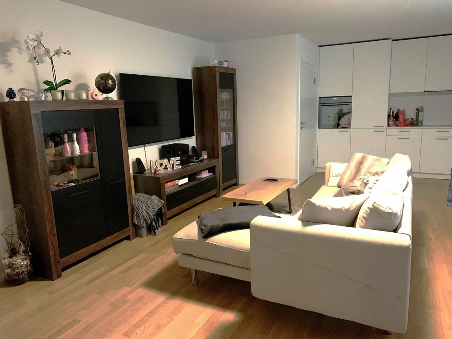 Moderno appartamento di 2,5 stanze a Uster - Foto 2 di 10