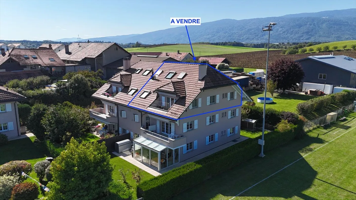 APPARTEMENT EN DUPLEX DE 5 PIÈCES AVEC BALCON ET PLACES DE PARC INTÉRIEURE ET EX - Photo 1 sur 13