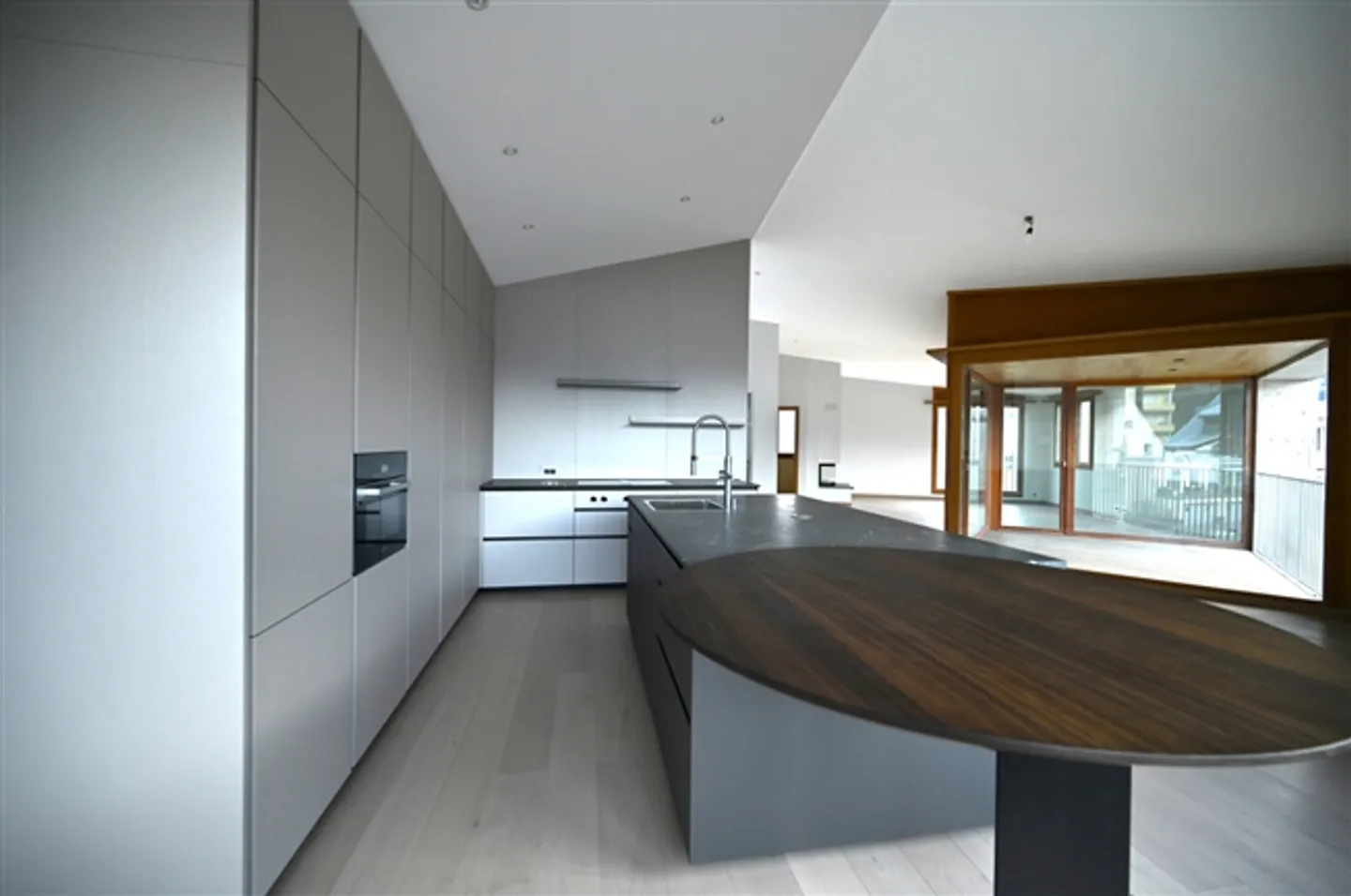 Elegant second homes in sculptural architecture "Chalavus" - Photo 4 of 10