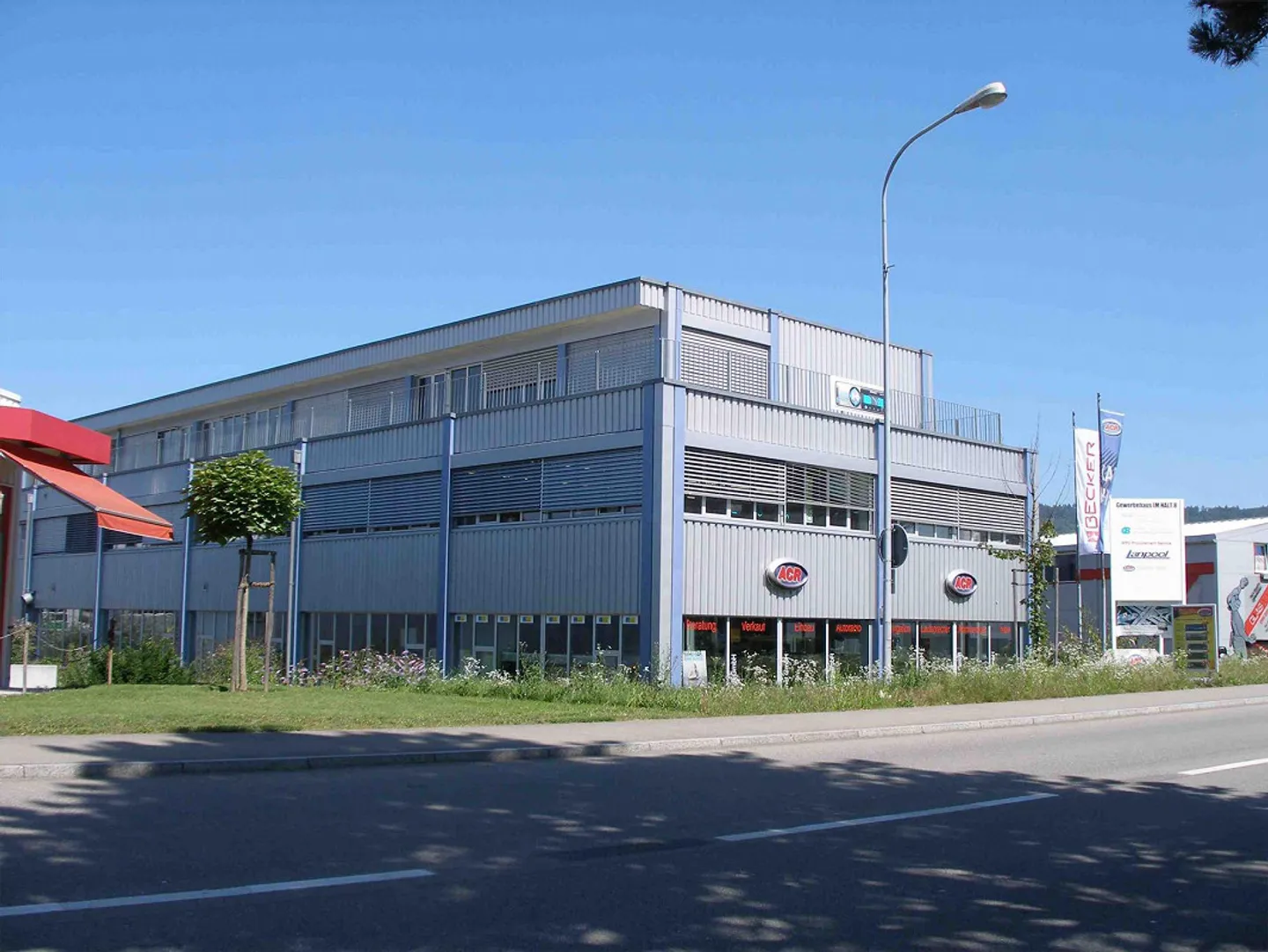 Grosszügiges Attikabüro in Geelig - Foto 1 von 8