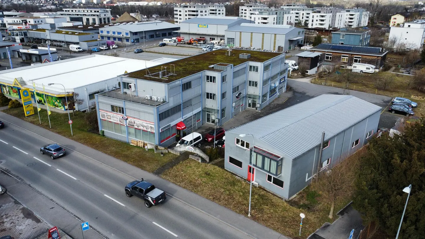 Grosszügiges Attikabüro in Geelig - Foto 2 von 8