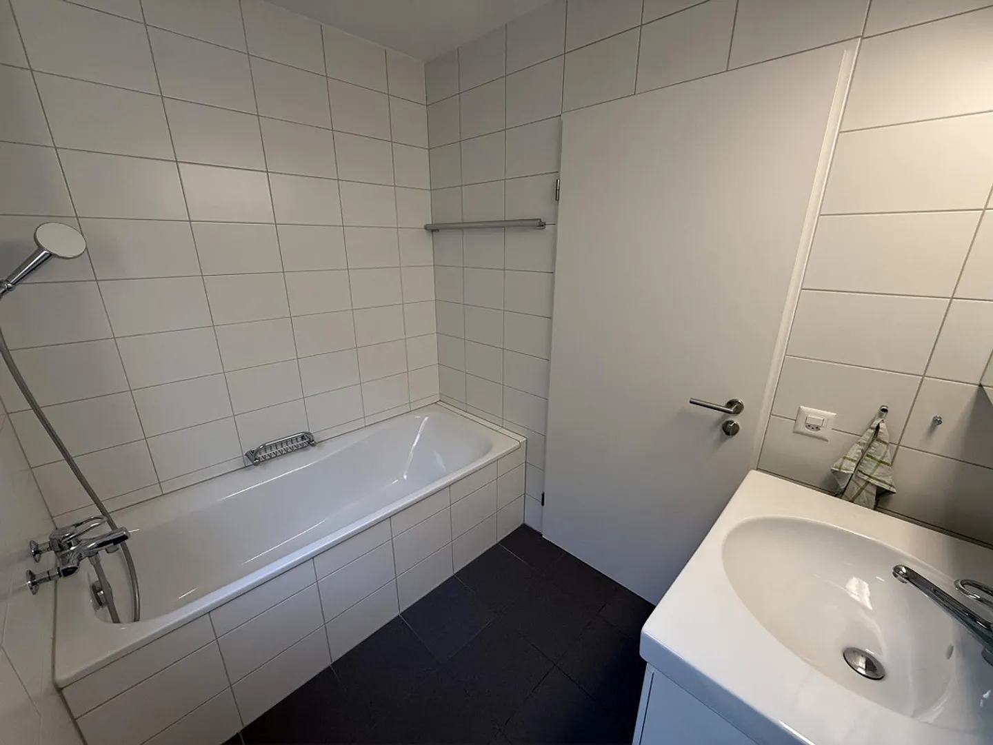 Helle 4.5-Zimmerwohnung mit Aussicht - Foto 9 von 12