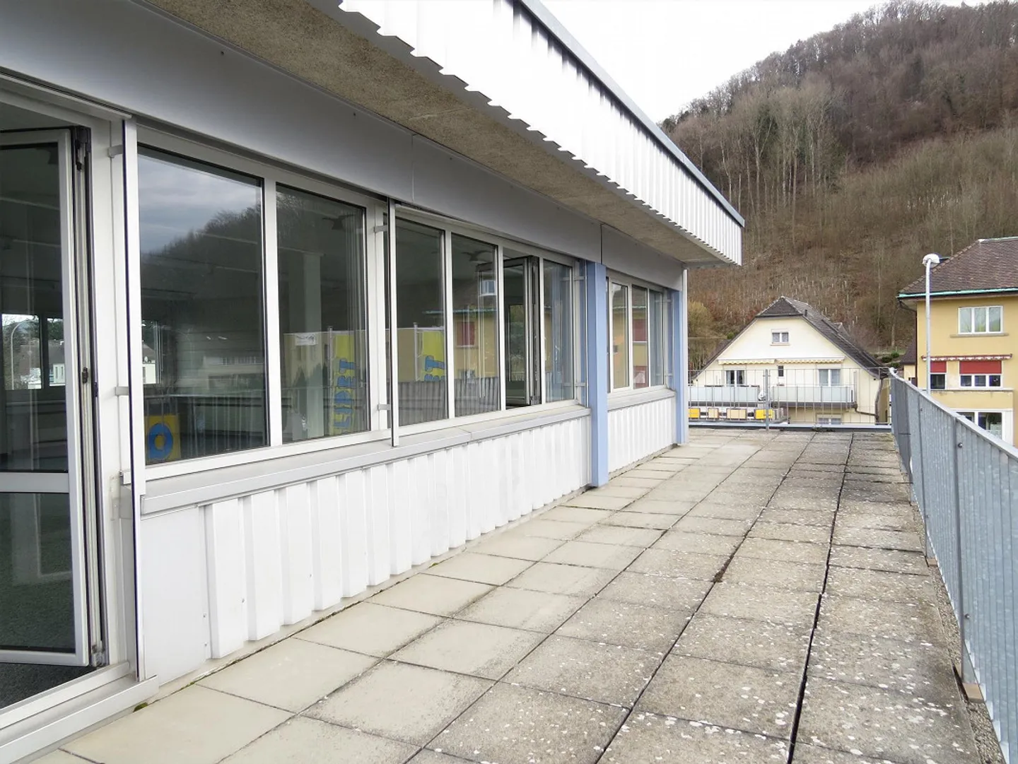 Grosszügiges Attikabüro in Geelig - Foto 7 von 8