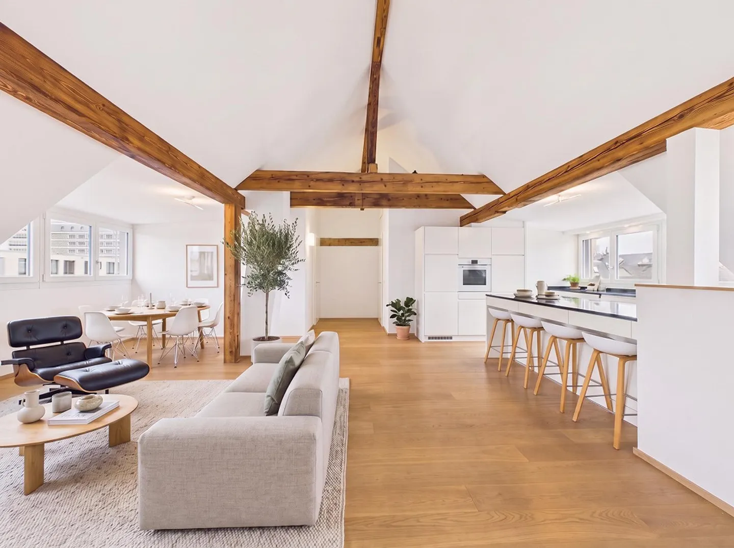 Renoviertes Penthouse mit Balkon - Foto 1 von 13