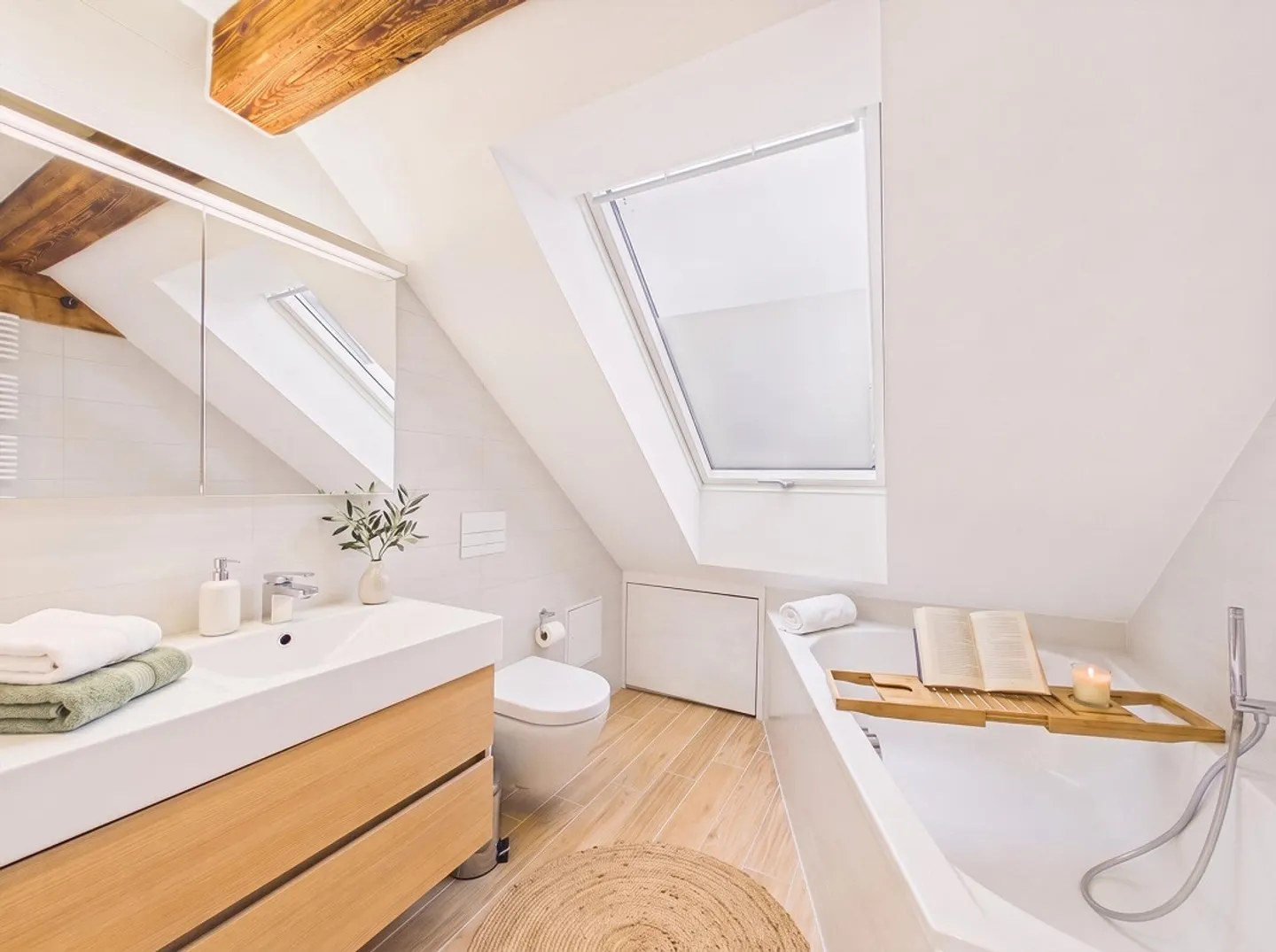 Renoviertes Penthouse mit Balkon - Foto 10 von 13