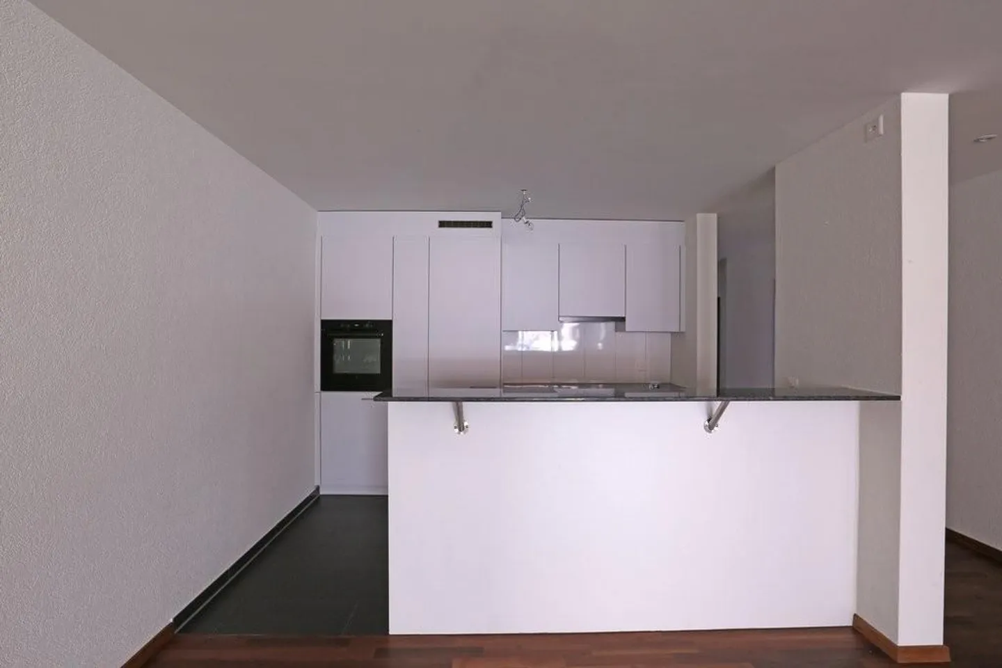 Modern apartment right in the center - Photo 3 of 6