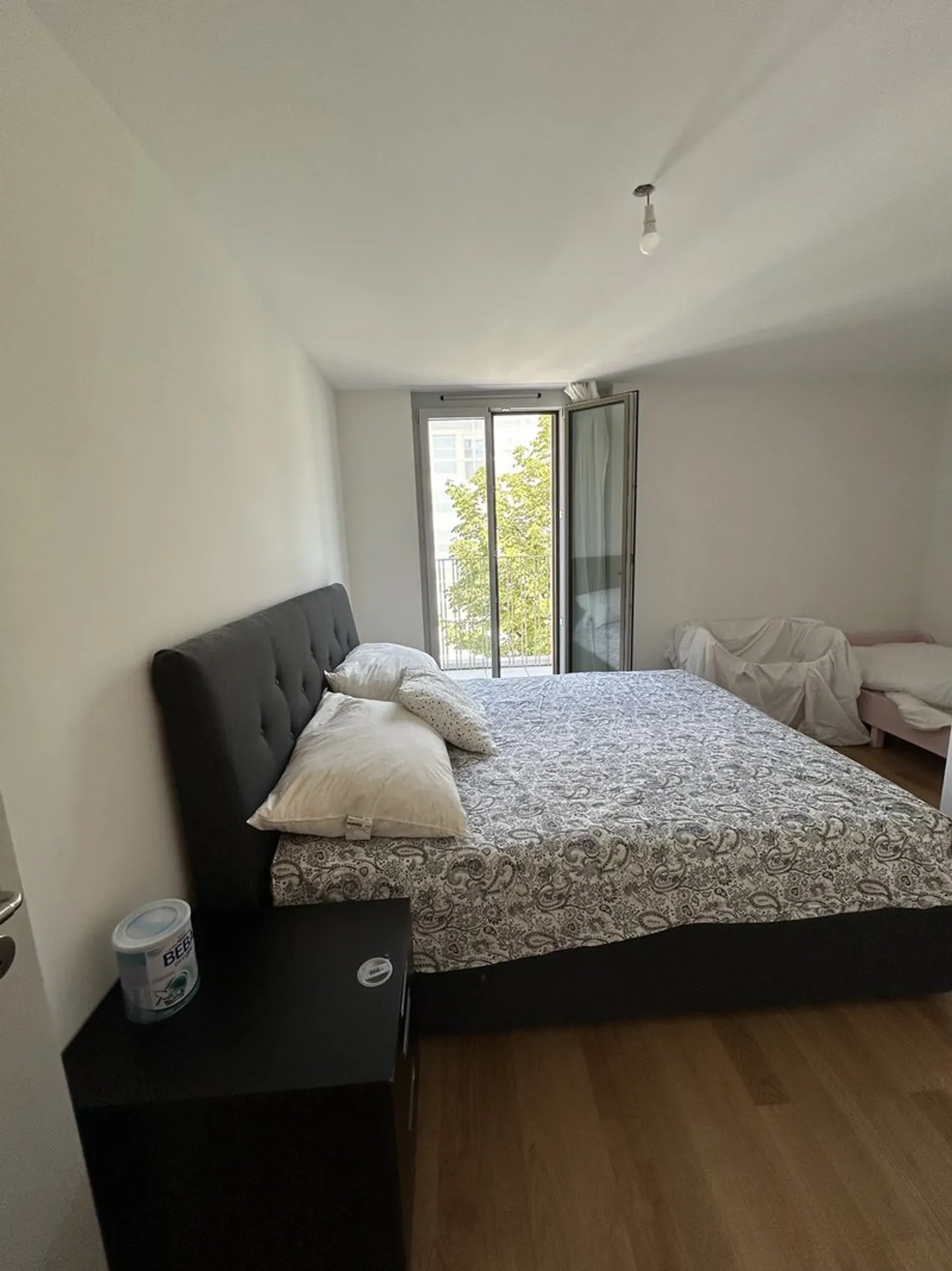 Modern Apartment with Balcony - Photo 2 of 10
