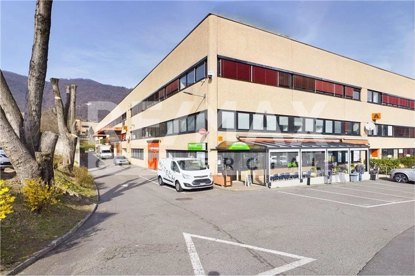 GEWERBEFLÄCHE MIT BÜROS UND LAGER - Foto 1 von 13