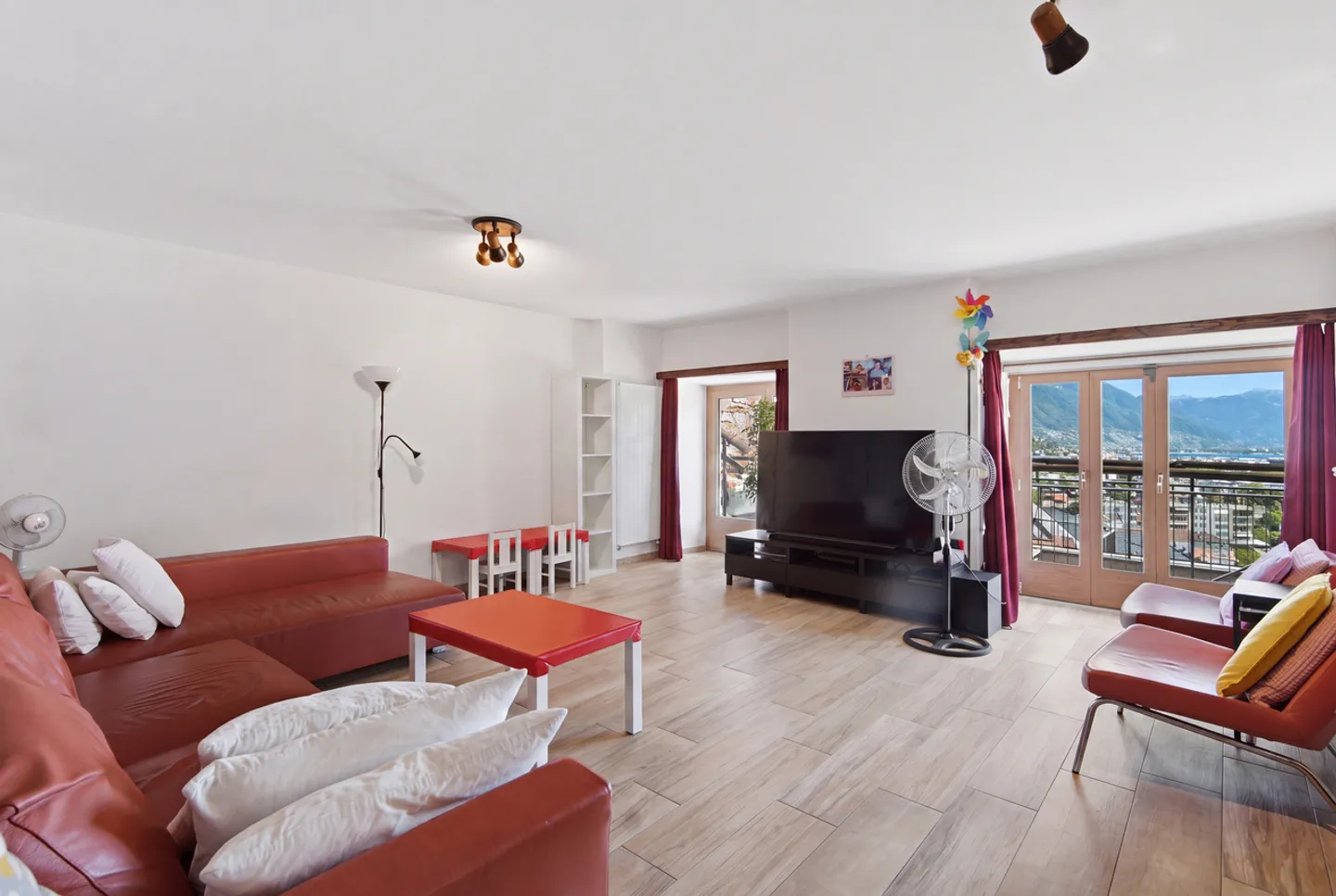 Tessin-Haus, das in der Natur eingebettet ist - Foto 4 von 11