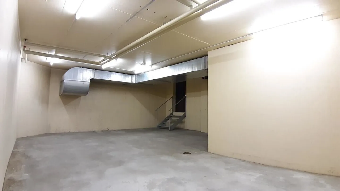 Storage unit - Photo 2 of 5