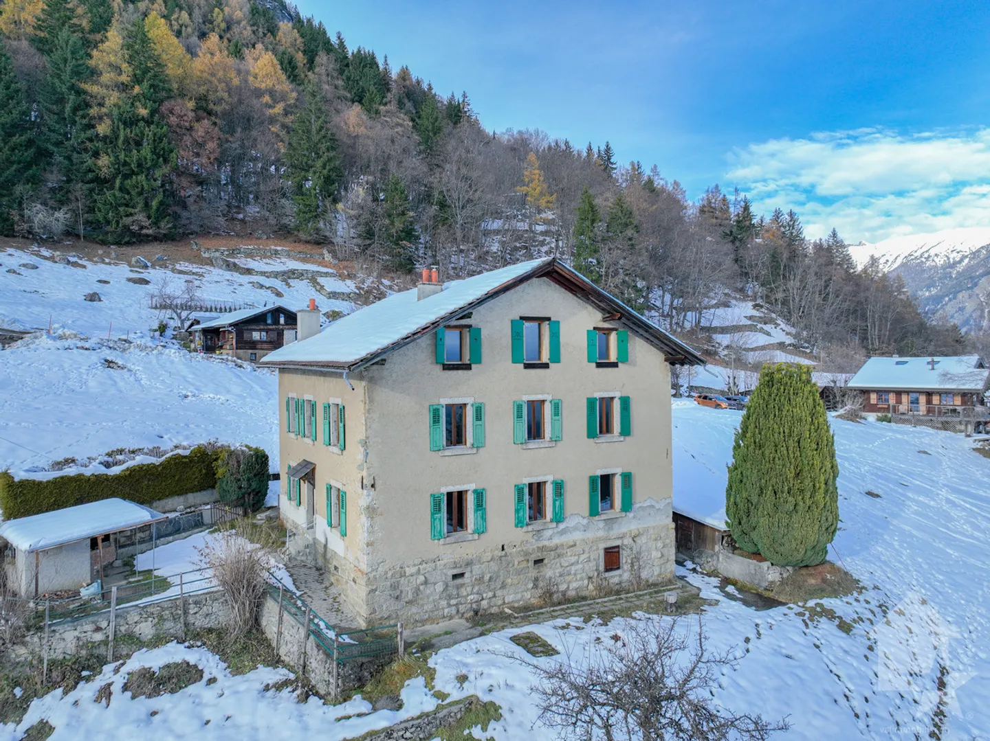 Proprietà di carattere da reinventare con terreno di 2.500 m² - Foto 1 di 19